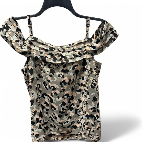 CAbi Style 5360 size small Tiered Camouflage Leopard Print Cold Shoulder Top - Picture 8 of 8